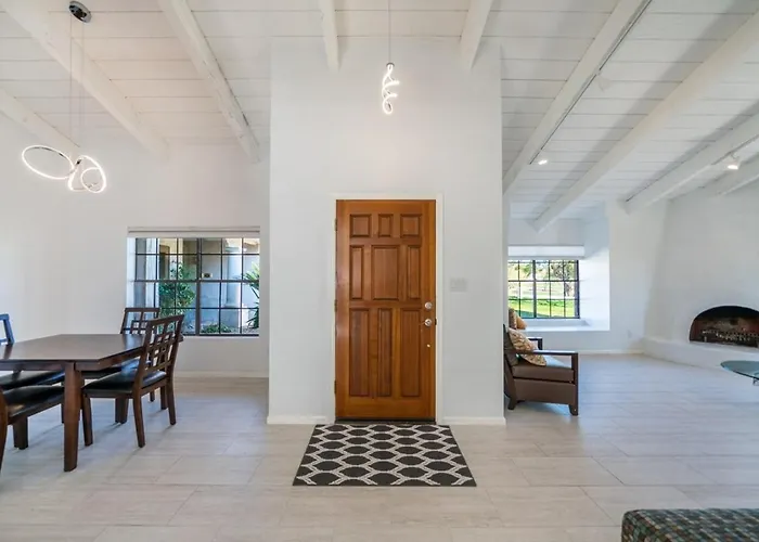 Patio View Of Golf & Mountain View, Pets Welcome Holiday home