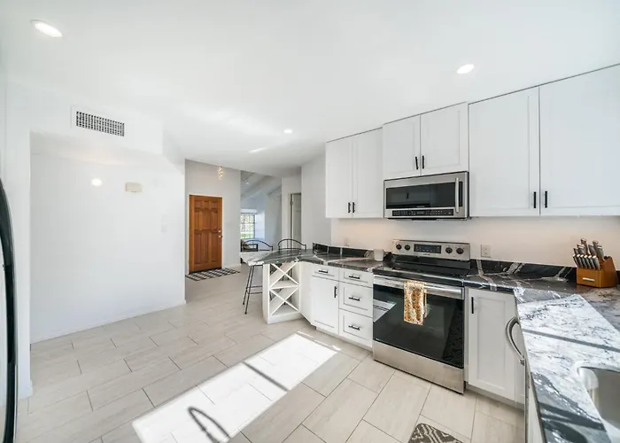 Patio View Of Golf & Mountain View, Pets Welcome Holiday home *